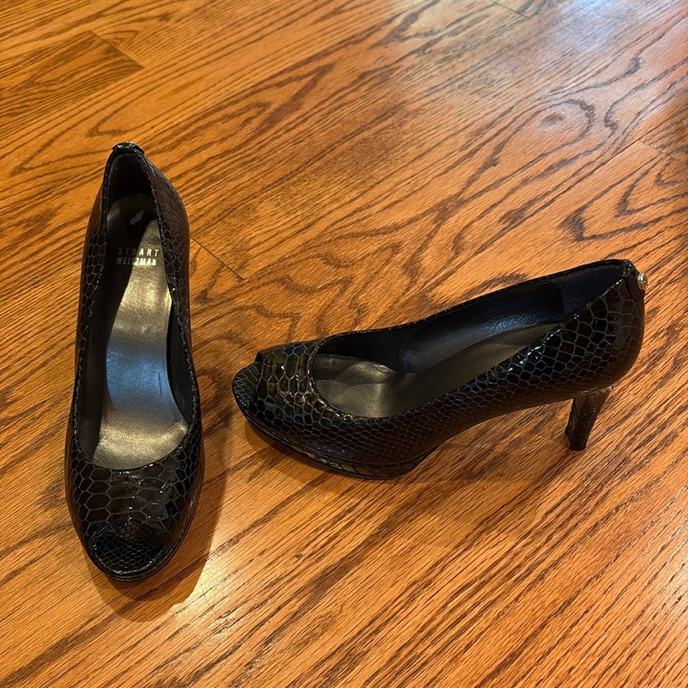 Stuart Weitzman Woman’s Black Leather Heels Size 9